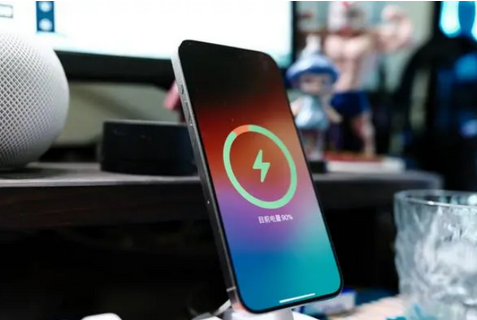 名山苹果15换屏服务分享用什么充电器给iPhone15充电更好 